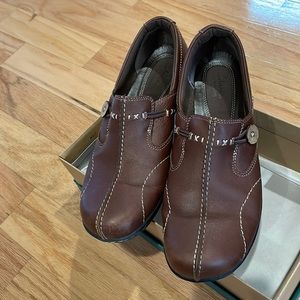 Clarks Bendables Sixty Delta size 10